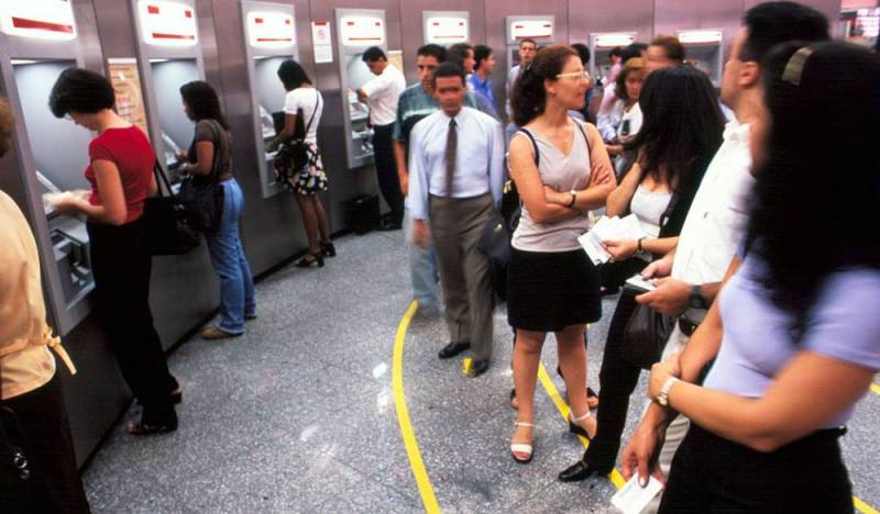 Bancos reabrem ao meio-dia desta Quarta-feira de Cinzas
