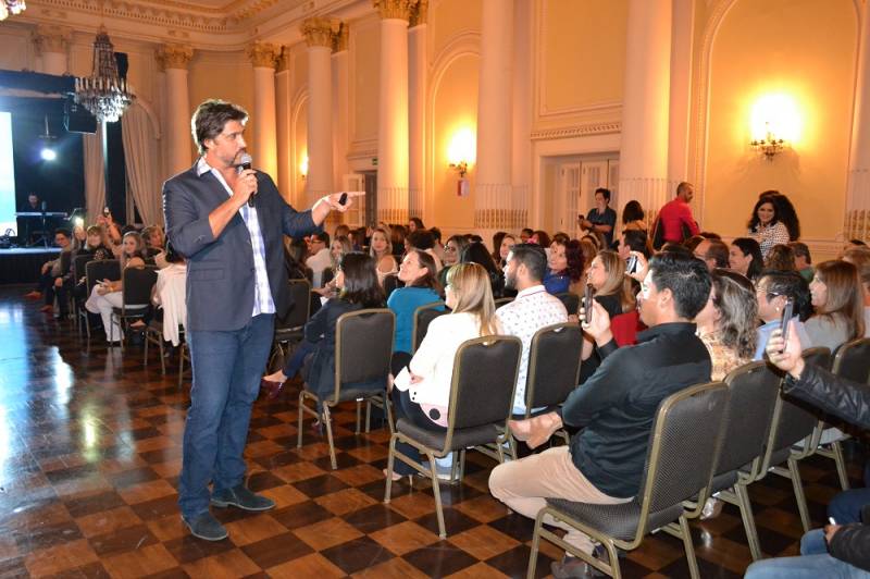 Léo Chaves palestra sobre empreendedorismo em Araxá