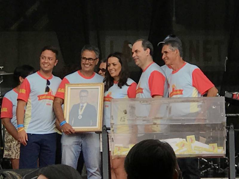Parolini participa em Nova Lima do sorteio da campanha de Natal