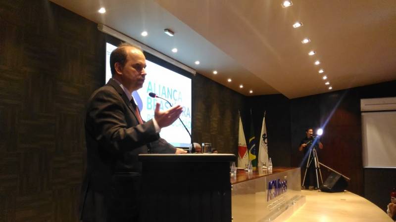 Federaminas e CACB em fórum pela melhoria da educação básica