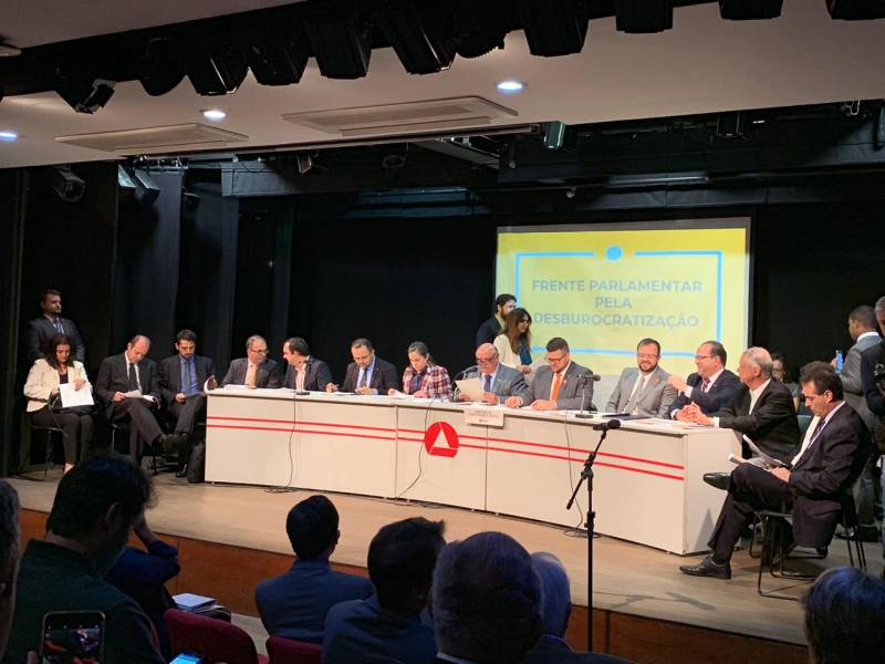 ALMG lança Frente Parlamentar pela Desburocratização