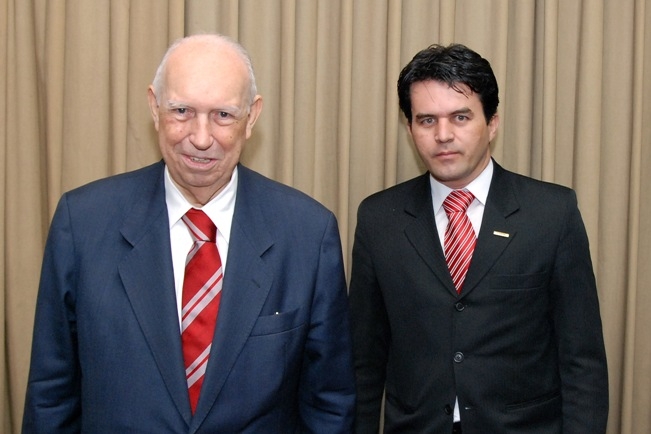 José Alencar preside ato de entrega da Medalha do Mérito Empresarial JK