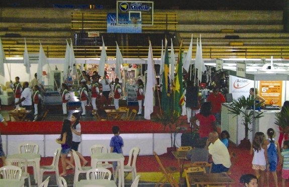 AC de Caeté promove feira multissetorial