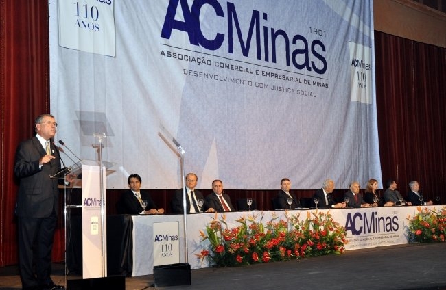 Presidente Wander Luis prestigia posse da diretoria da ACMinas
