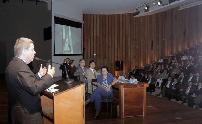 Federaminas participa de reunião do governador Anastasia com lideranças empresariais mineiras