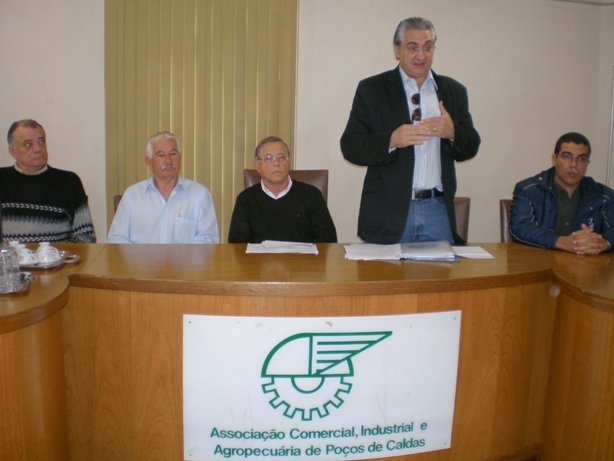 AC de Poços de Caldas discute assuntos da cidade com prefeito