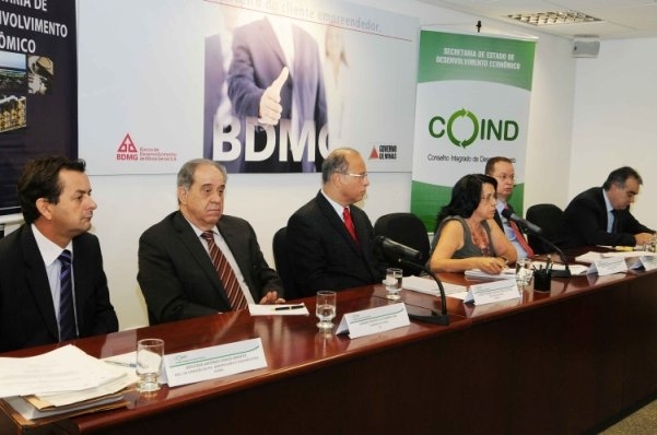 Secretária dá posse a Fernando Junqueira no Coind