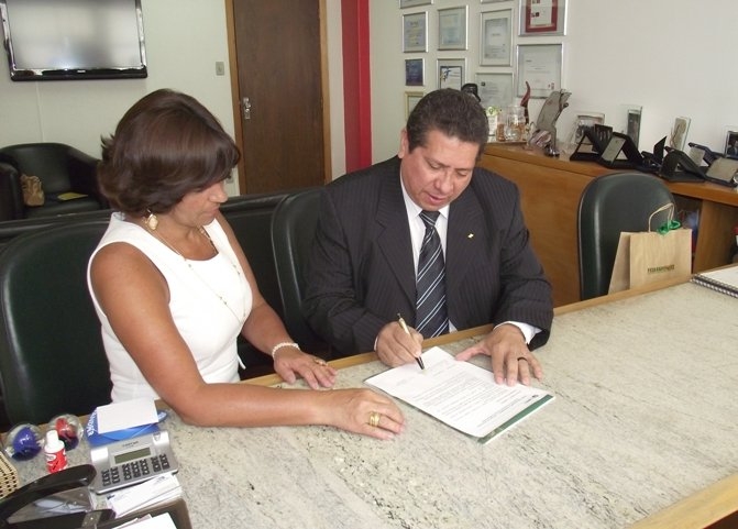 Federaminas e Correios formalizam parceria