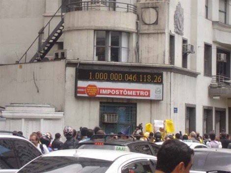 Impostos arrecadados em 2011 batem a marca de R$ 1 trilhão