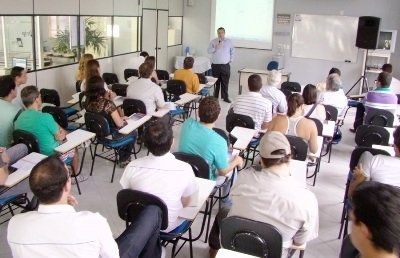 BDMG divulga em ACEs linha de crédito para empresas atingidas pelas enchentes