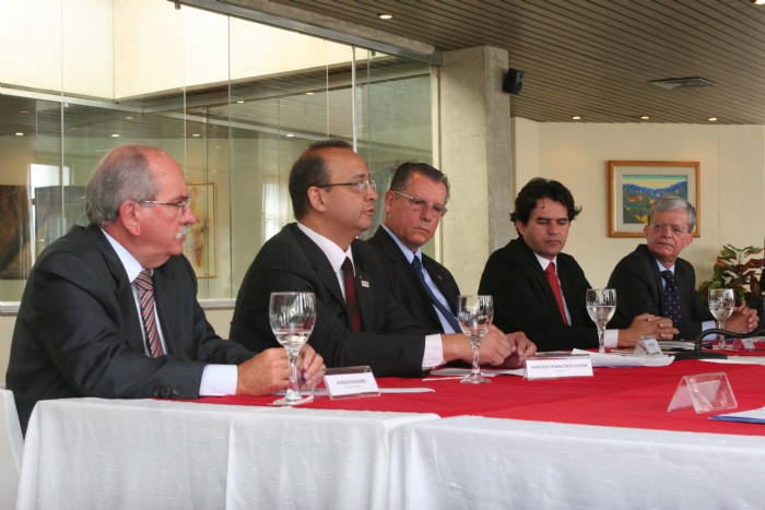 Presidente Wander Luis participa de mesa-redonda de lideranças empresariais no Diário do Comércio