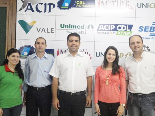 Associação Comercial de Patrocínio recebe visita de representantes do IFET
