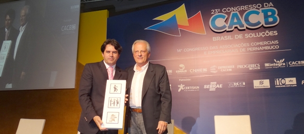 Federaminas é homenageada por levar a maior delegação ao Congresso da CACB em Pernambuco