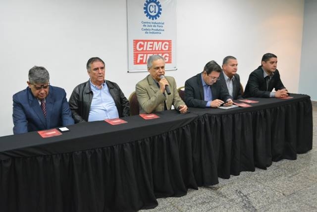 Empresários e parlamentares discutem em Juiz de Fora reivindicações da ACE
